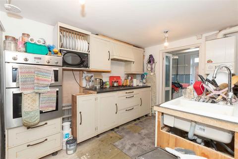 14 Archibald Road, Worthing, BN11 2SL