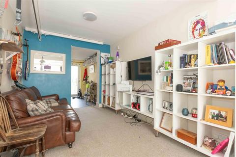 14 Archibald Road, Worthing, BN11 2SL