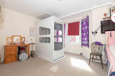 14 Archibald Road, Worthing, BN11 2SL