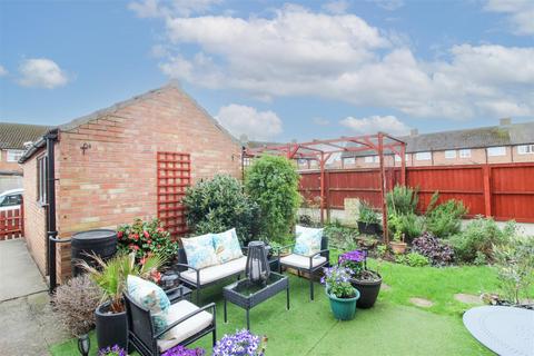 3 bedroom end of terrace house for sale, Pine Walk, Ripon
