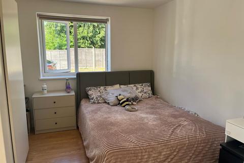 2 bedroom flat to rent, Redhall Lane, Hatfield