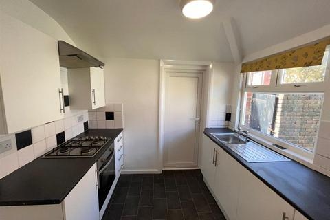 2 bedroom semi-detached house to rent, Athol Gardens, Monkseaton