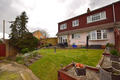 4 bedroom semi-detached house for sale, Outwood Farm Road, Billericay, CM11