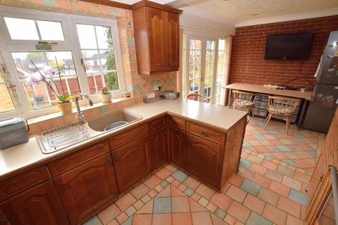 4 bedroom semi-detached house for sale, Outwood Farm Road, Billericay, CM11