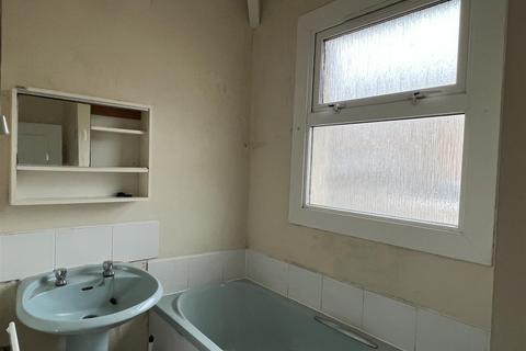 1 bedroom flat to rent, Aquarium Crescent, Rhyl, LL18
