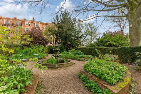 3 bedroom flat for sale, Sutton Court, Fauconberg Road, London