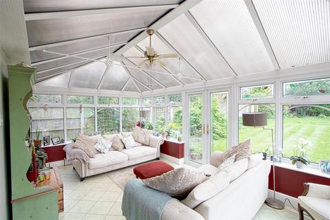5 Bromfelde Road, Crays Hill, Billericay, CM11 2XT
