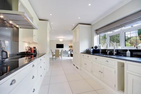 4 bedroom detached house for sale, Rochford Avenue, Shenfield, Brentwood, CM15