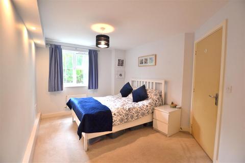 2 bedroom flat for sale, Marrow Meade, Fleet GU51