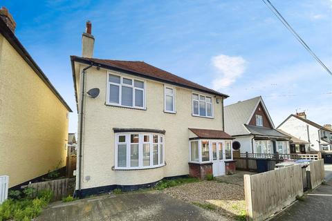 4 bedroom detached house to rent, Beacon Road, Herne Bay