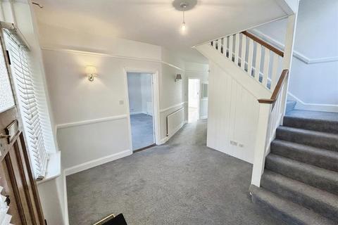 4 bedroom detached house to rent, Beacon Road, Herne Bay