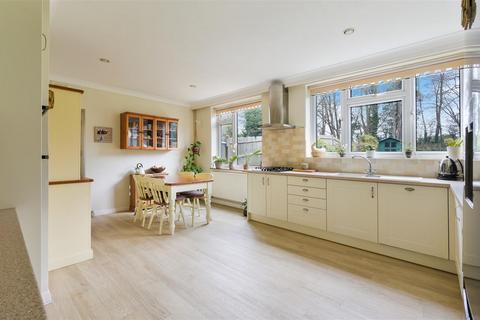 4 bedroom detached house for sale, Longdown Lane North, Epsom