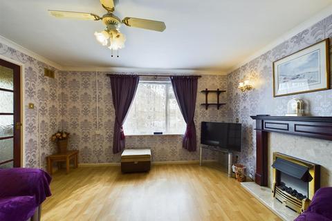 3 bedroom end of terrace house for sale, Auburn Close, Bridlington
