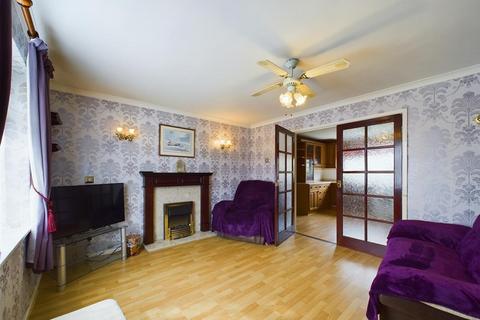 3 bedroom end of terrace house for sale, Auburn Close, Bridlington