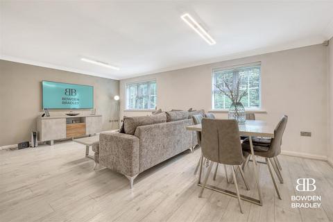 2 bedroom apartment for sale, Retreat Way, Chigwell