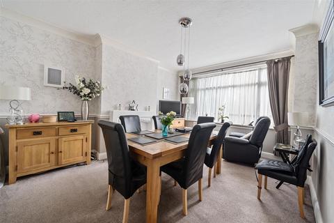 5 Raeburn Avenue, Surbiton, KT5 9BN