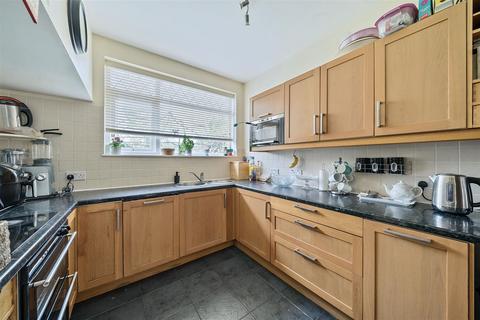 5 Raeburn Avenue, Surbiton, KT5 9BN