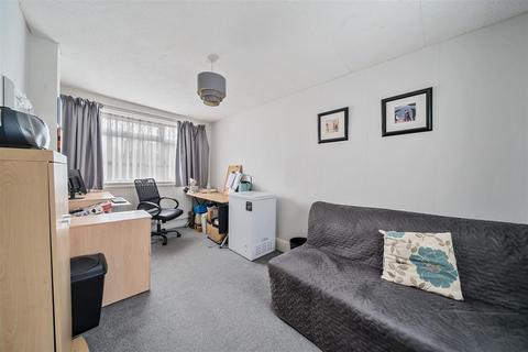 5 Raeburn Avenue, Surbiton, KT5 9BN