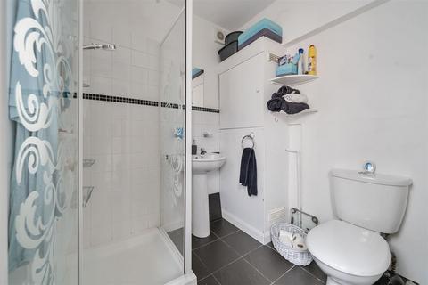 5 Raeburn Avenue, Surbiton, KT5 9BN