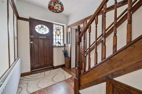 5 Raeburn Avenue, Surbiton, KT5 9BN