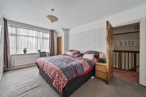 5 Raeburn Avenue, Surbiton, KT5 9BN