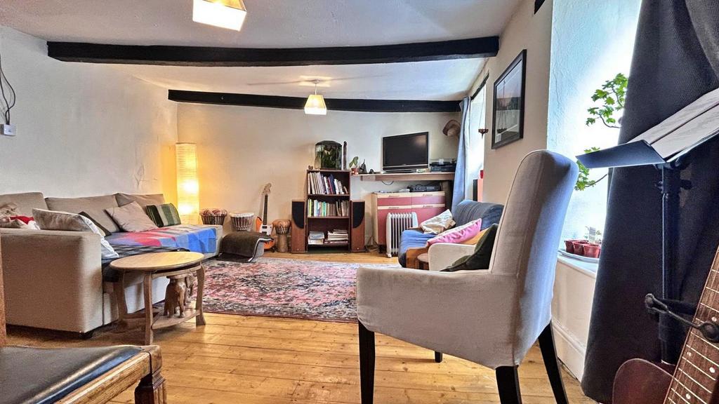 Living Room 2.jpg