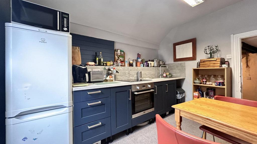 Kitchen 1.jpg