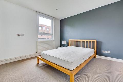 1 bedroom flat to rent, Lily Close, St Paul's Court, W14