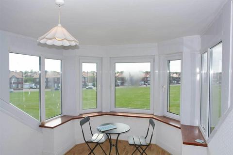 2 bedroom flat to rent, Percy Park Road, Tynemouth Village, Tynemouth