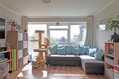 2 bedroom maisonette for sale, Gatton Park Road, Redhill