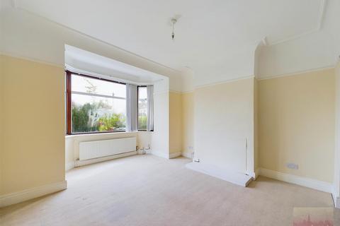 3 bedroom end of terrace house for sale, The Gardens, West Harrow