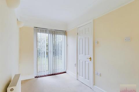 3 bedroom end of terrace house for sale, The Gardens, West Harrow