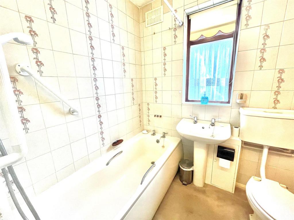 Bathroom.jpg