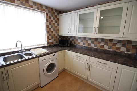 2 bedroom apartment for sale, Woodlands Court, Leeds LS25