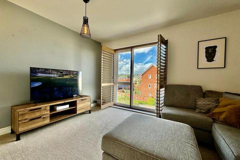 2 bedroom flat for sale, Highfield Lane, Waverley S60