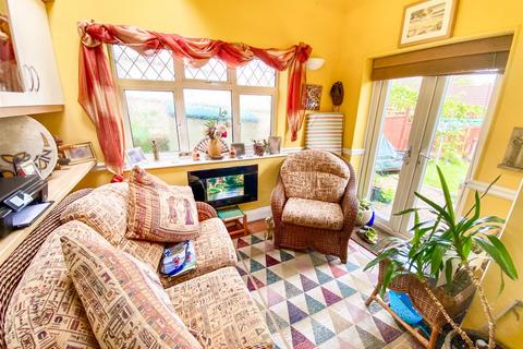 5 Dowlands Road, Bournemouth, BH10 5LG