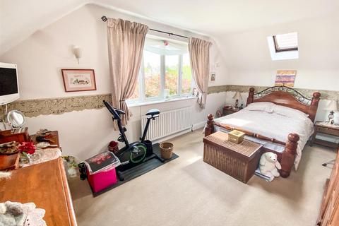 5 Dowlands Road, Bournemouth, BH10 5LG