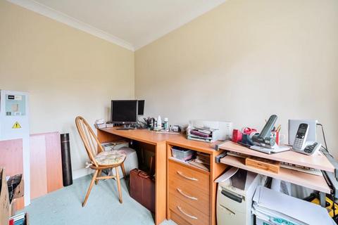 3 Andover Drive, Fleet, GU51 1BA