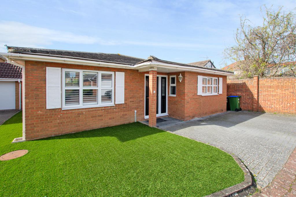 Stuart Evans Close, Welling, DA16 5 bed detached bungalow for sale £750,000