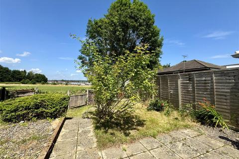 10 Byways, Yateley, GU46 6NE