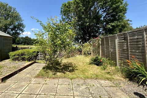 10 Byways, Yateley, GU46 6NE