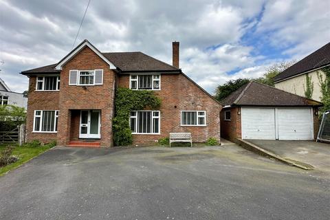 4 bedroom detached house for sale, Brackendale Close, Surrey GU15