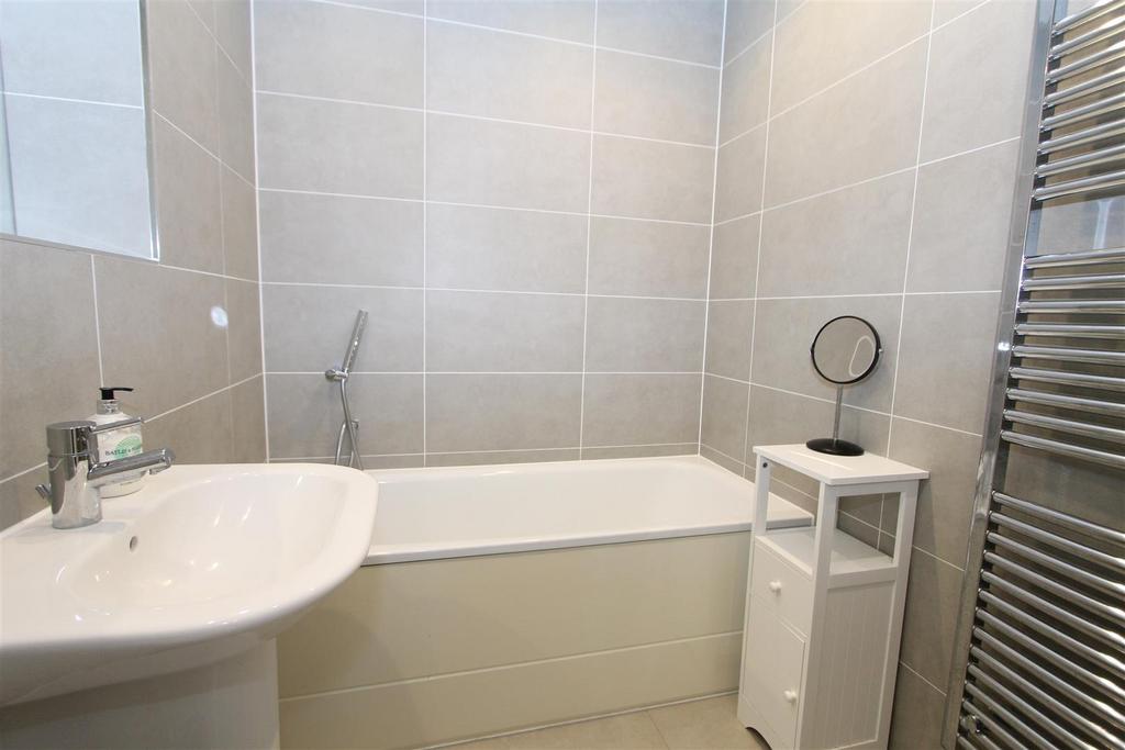 Bathroom 3.jpg
