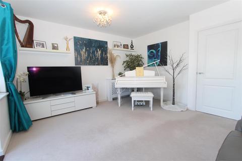 11 Diamond Jubilee Way, Carshalton, SM5 4AS