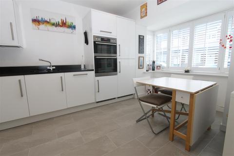 11 Diamond Jubilee Way, Carshalton, SM5 4AS