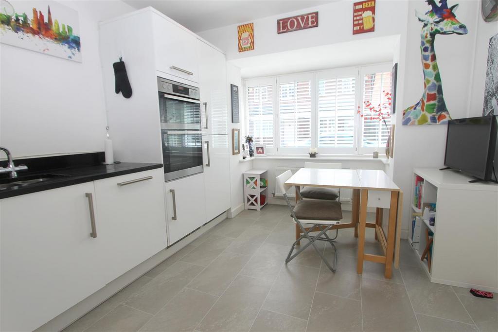 Kitchen 3.jpg