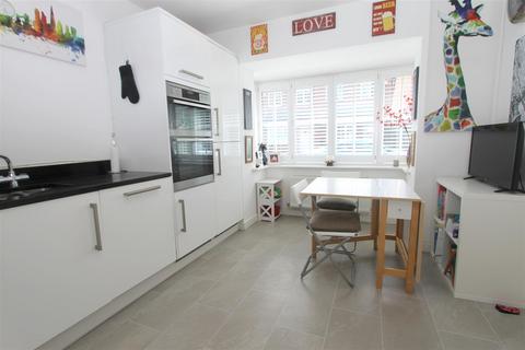 11 Diamond Jubilee Way, Carshalton, SM5 4AS