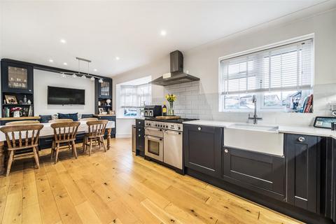 19 Clover Lane, Yateley, GU46 6LN