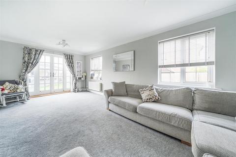 19 Clover Lane, Yateley, GU46 6LN
