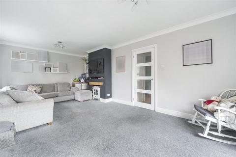 19 Clover Lane, Yateley, GU46 6LN